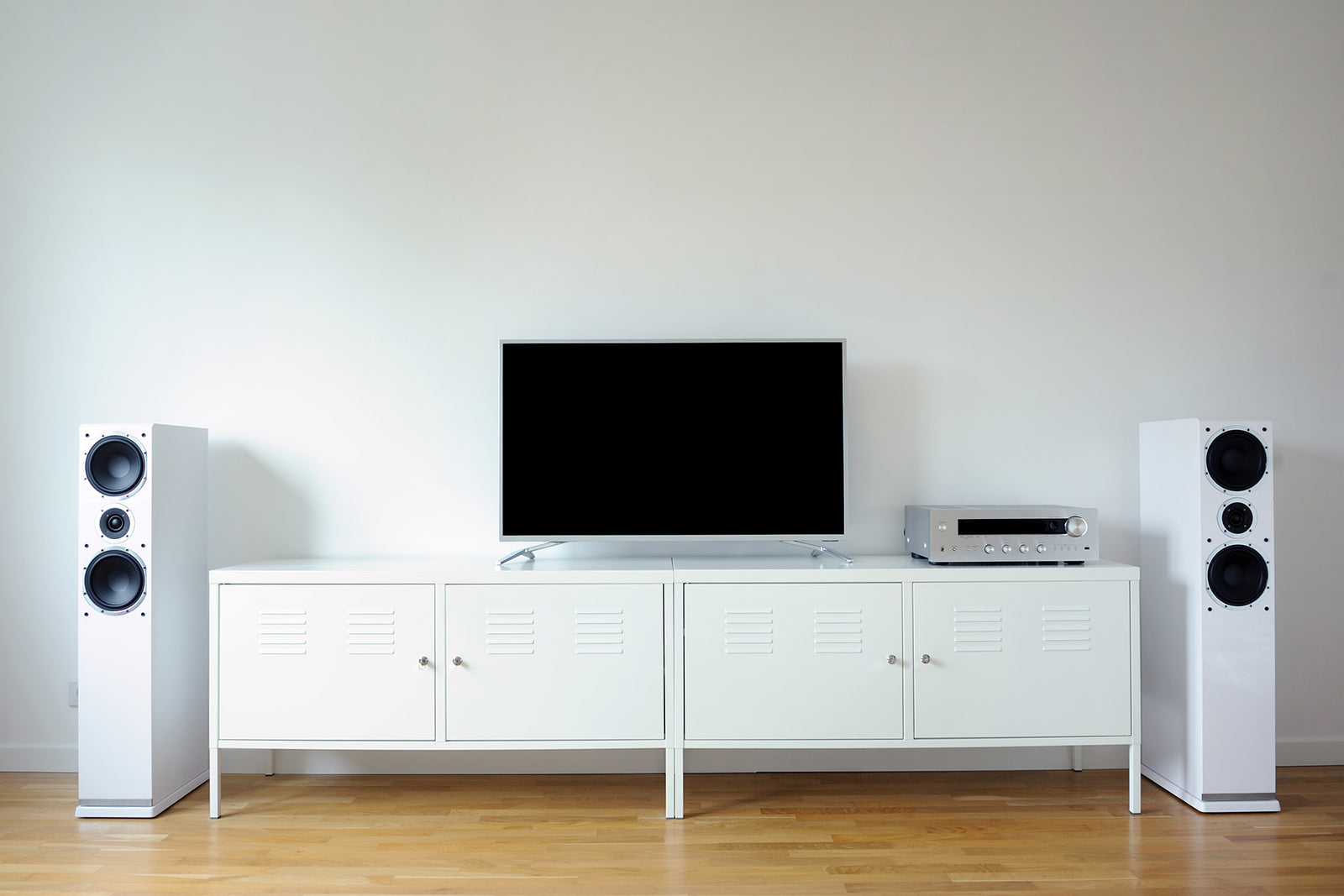 UPPSETNING Á HLJÓÐKERFI